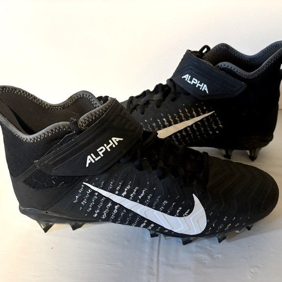 Nike Alpha Black and White Football Cleats Men’s
Size 8.5 - Picture 5 of 9